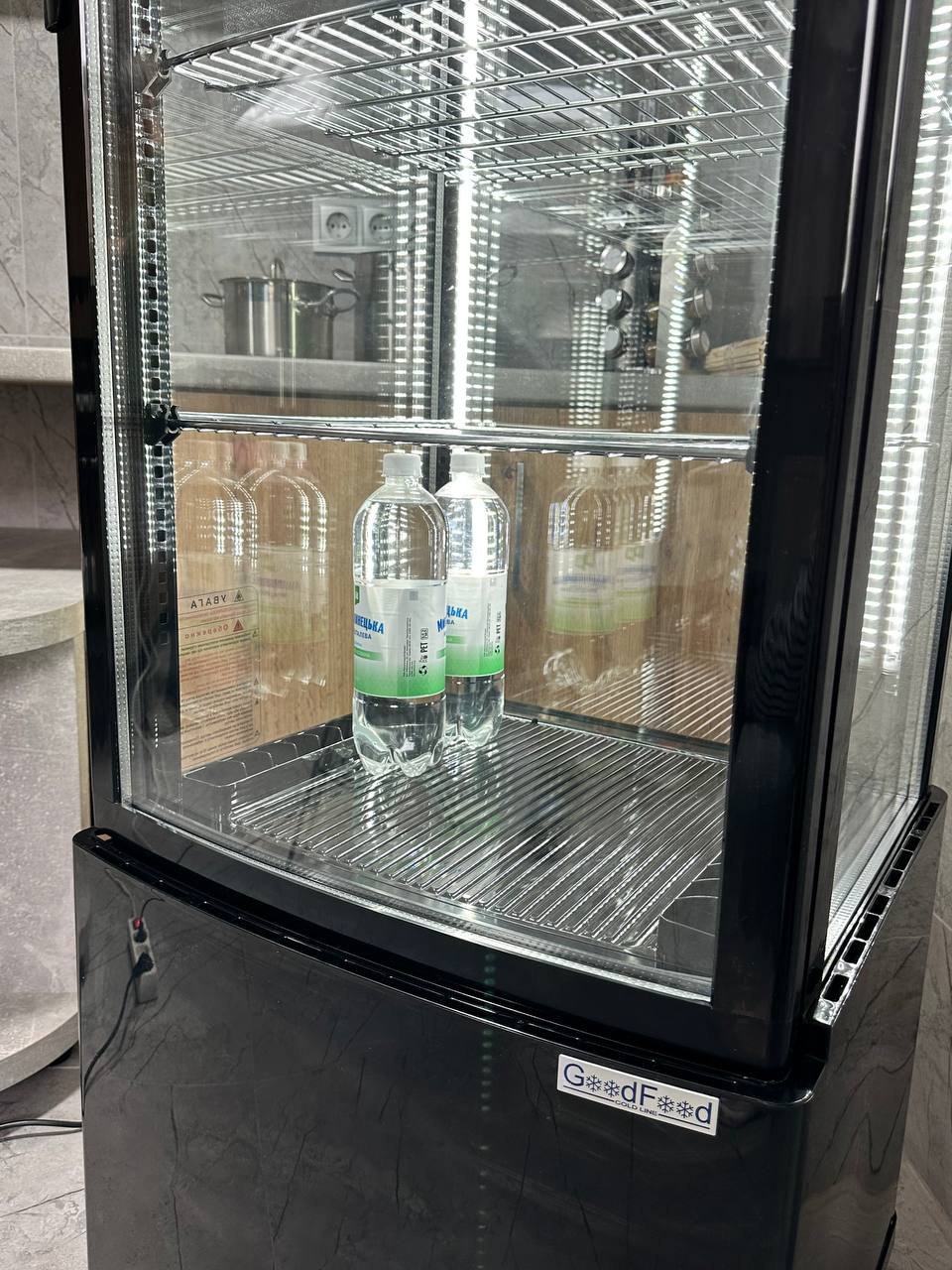 Холодильная витрина GoodFood RT235L3 чёрная